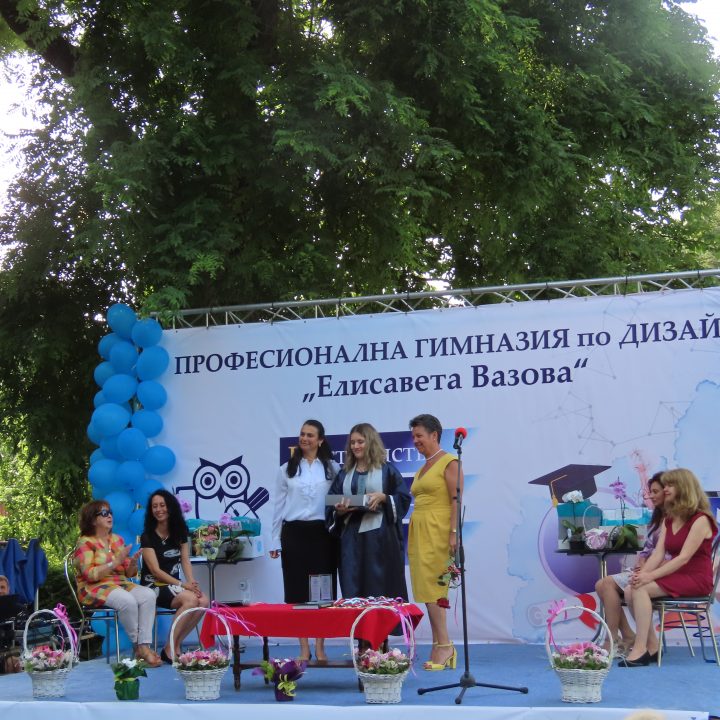 Гена Събева връчи отличието „Интериорен дизайнер на випуск 2022“